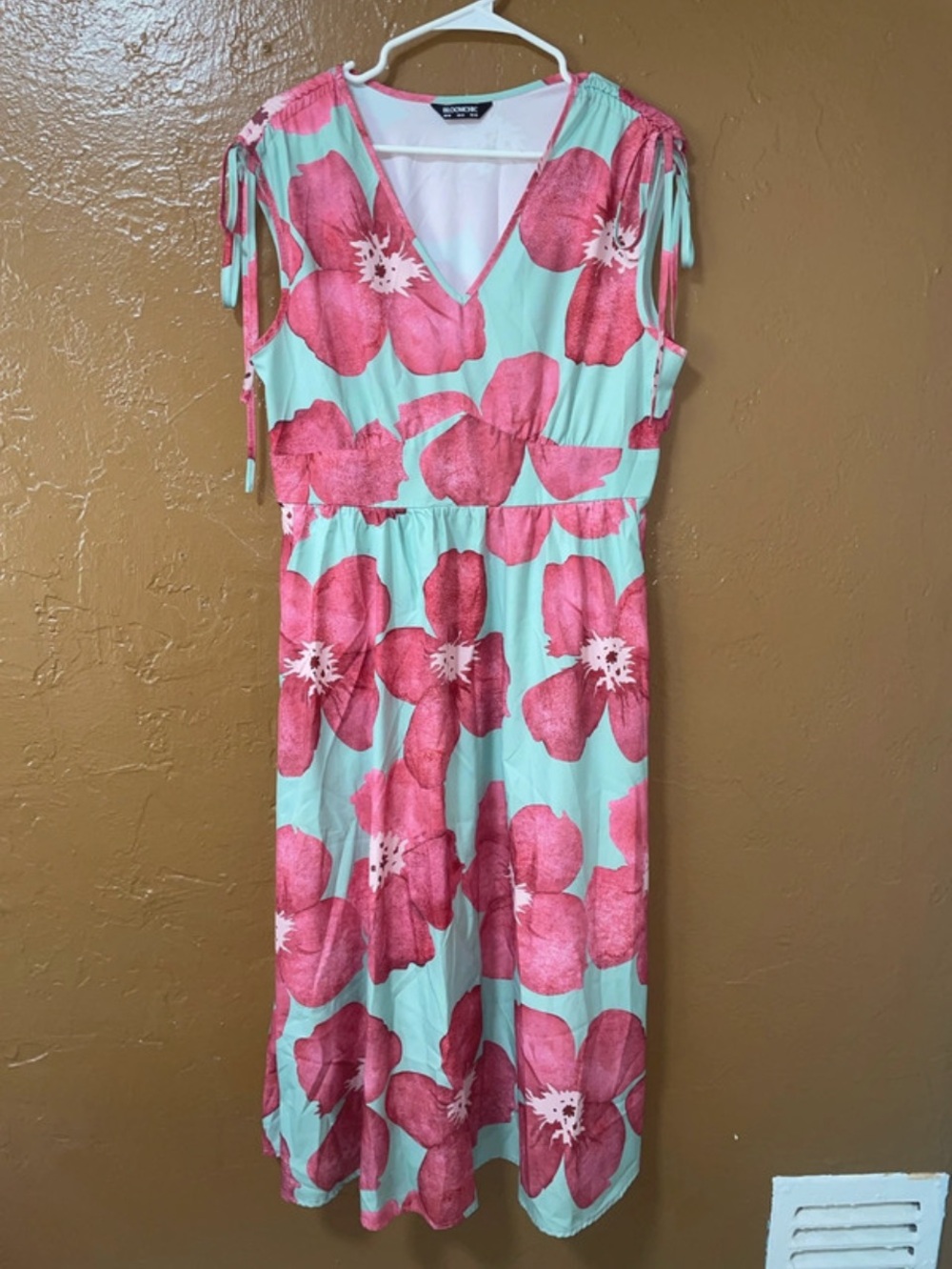 Bloomchic Floral V-Neck Midi Dress in Aqua and Coral size 10
